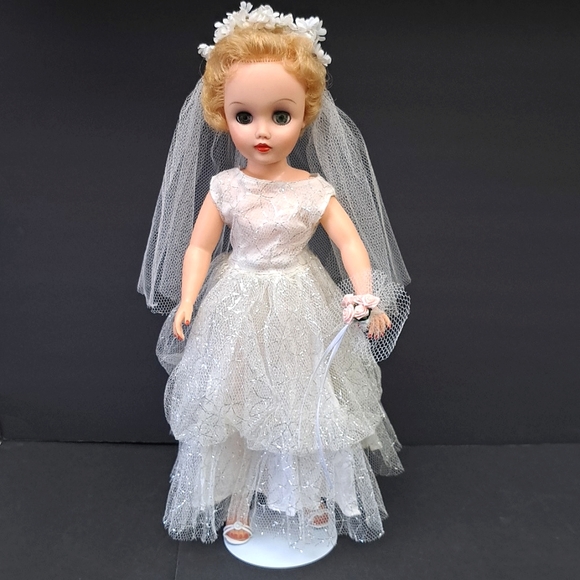 Mid-Century Modern 17" sleepy eyes bride doll - Picture 1 of 12